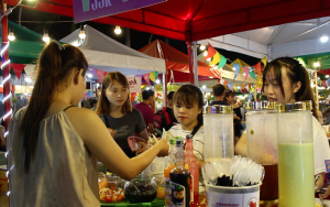 Chợ phiên cuối tuần thu hút du khách ở Đà Nẵng