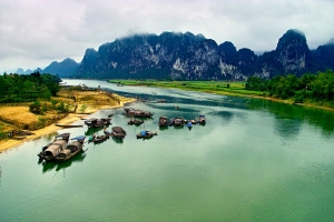 Ngắm dòng sông là biểu trưng địa lý của Quảng Bình
